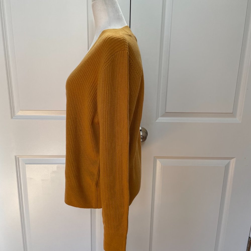 Kai V-Neck Cashmere Sweater FAHERTY BRAND - Picture 6 of 10